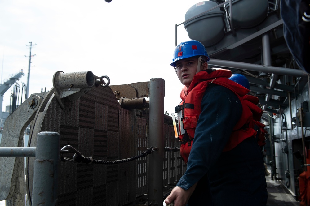 Line Handling Aboard USS San Jacinto