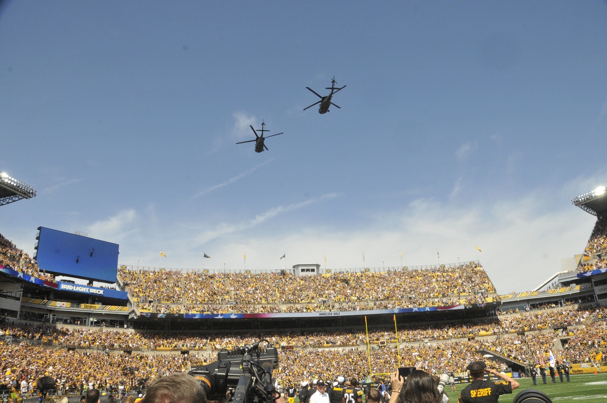 DVIDS - News - Hometown Naval Aviators participate in Pittsburgh Steelers  home opener flyover