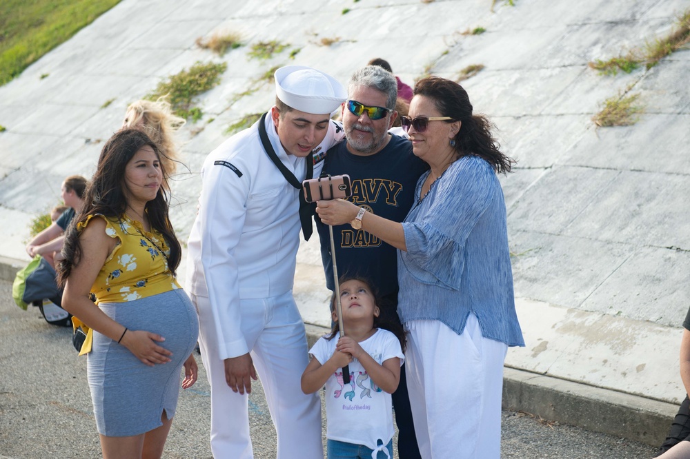 USS Farragut departs Mayport