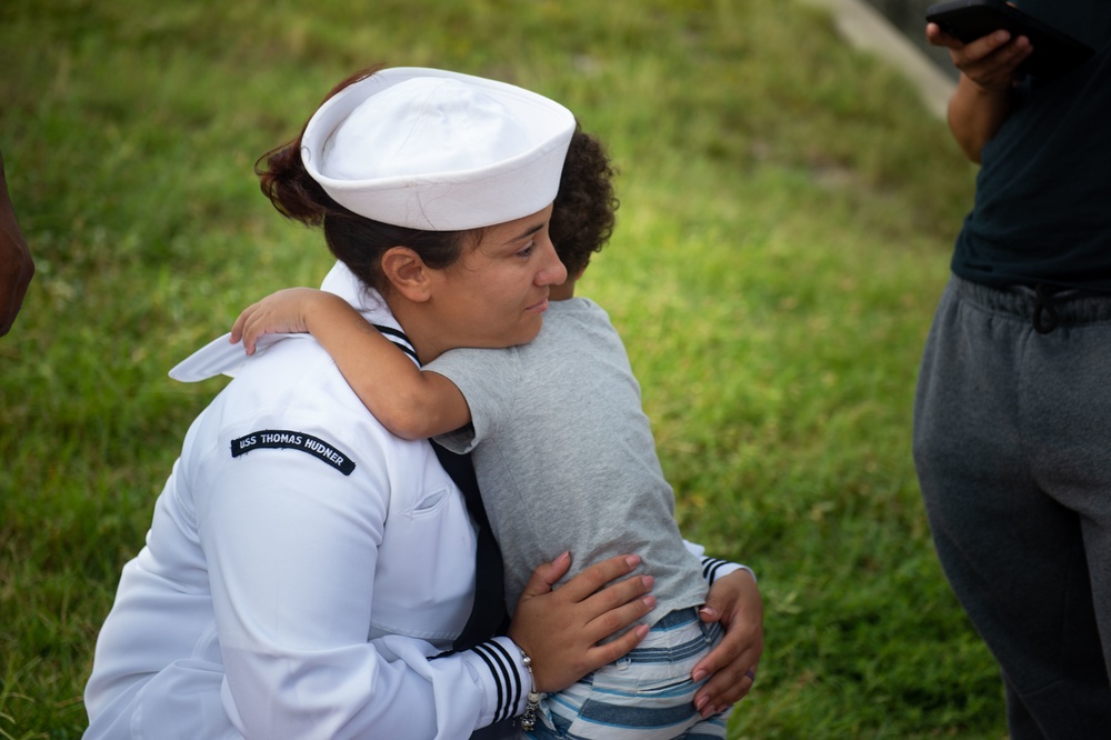 USS Farragut departs Mayport