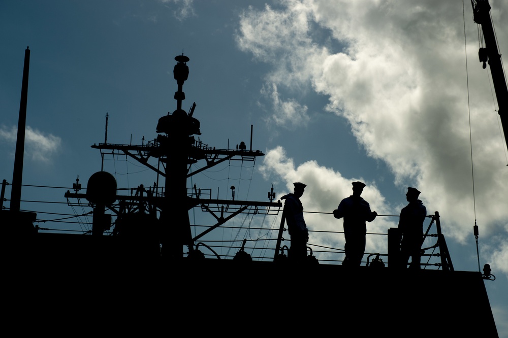 USS Farragut departs Mayport