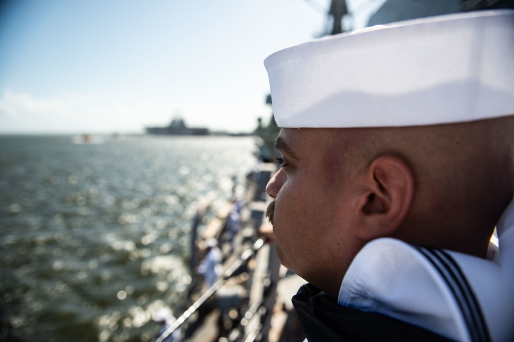 USS Farragut departs Mayport