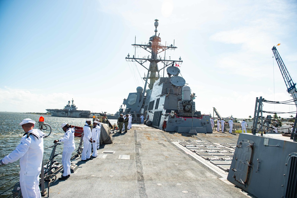 USS Farragut departs Mayport