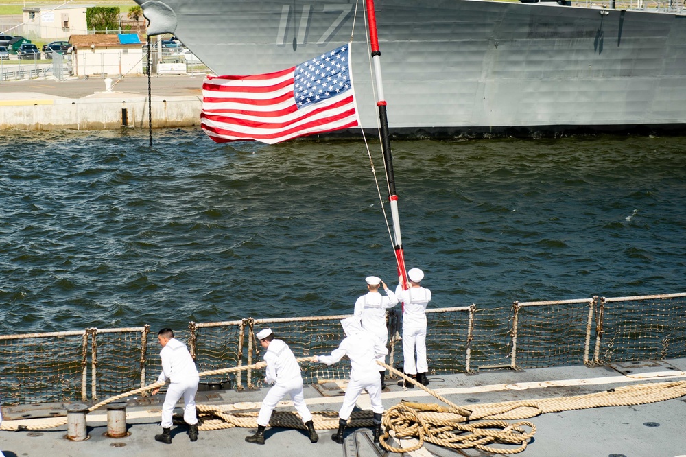 USS Farragut departs Mayport