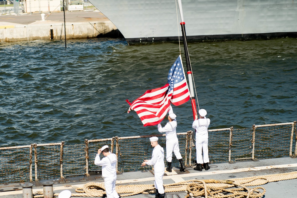 USS Farragut departs Mayport