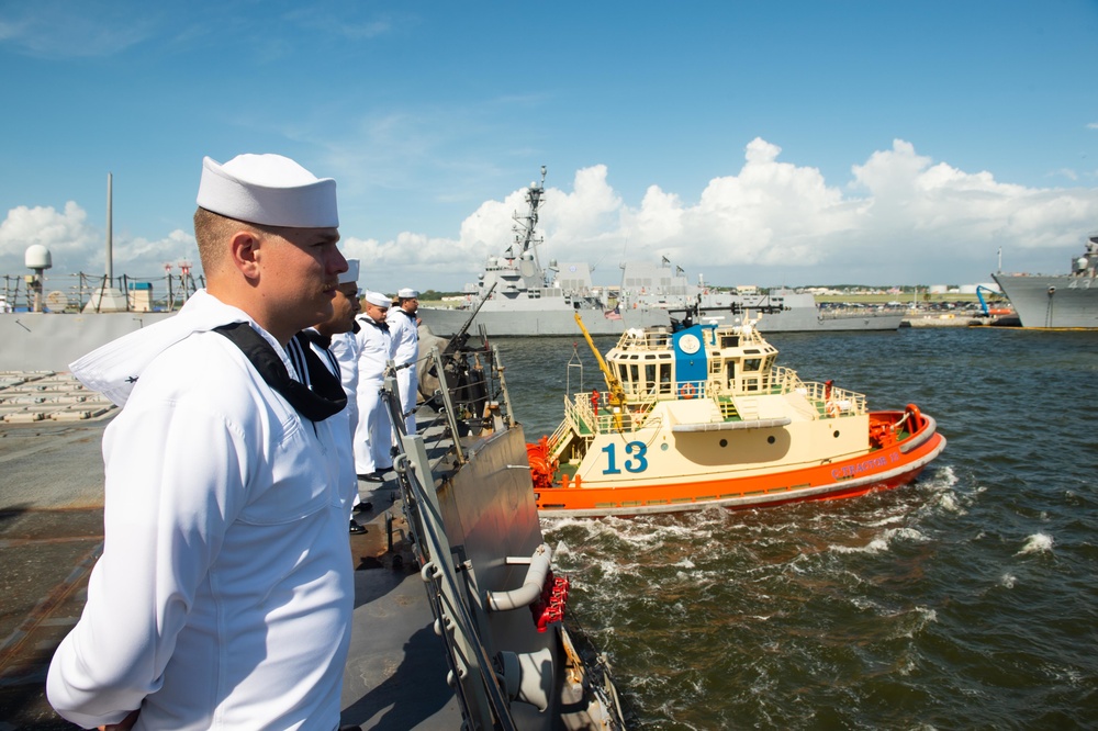 USS Farragut departs Mayport