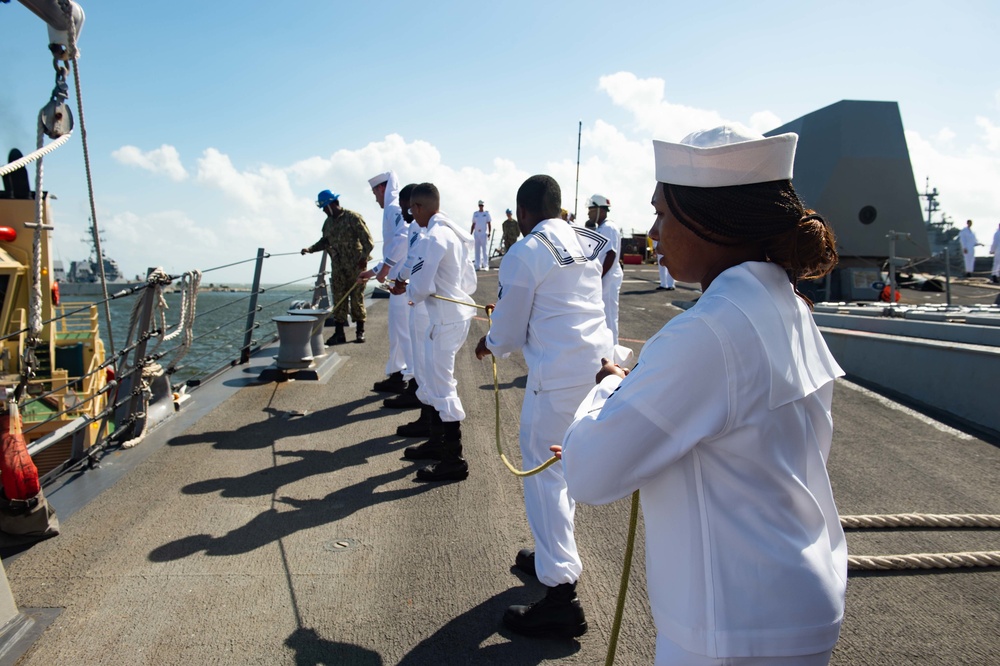 USS Farragut departs Mayport