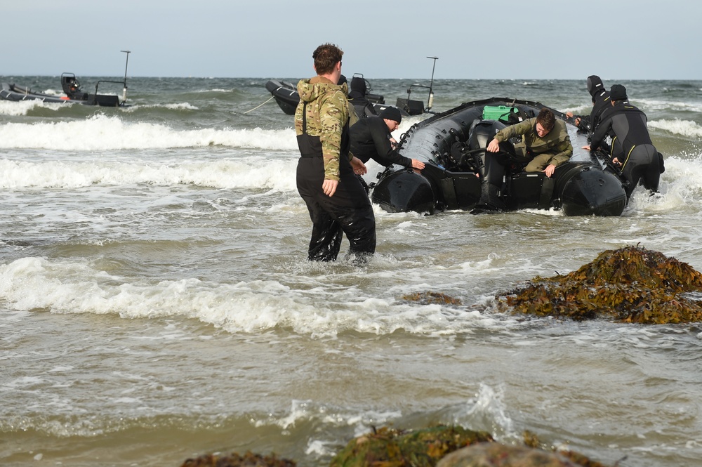 EODMU 8 Sailors Participate in Exercise Northern Coasts 2019