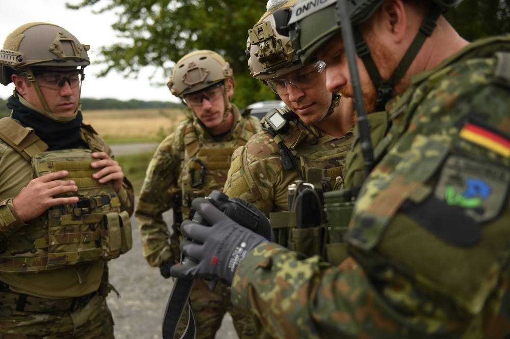 EODMU 8 Sailors Participate in Exercise Northern Coasts 2019