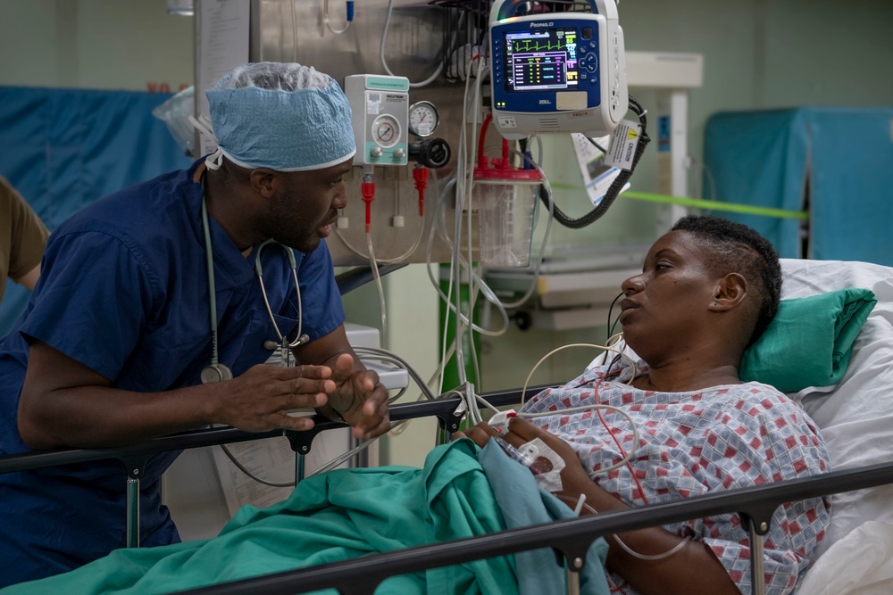 USNS Comfort provides medical care in Grenada