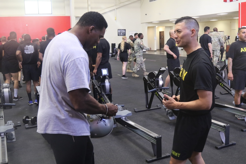 Herschel Walker Interacts with Blackhorse Troopers