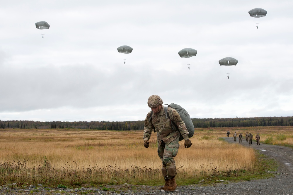 Spartan paratroopers conduct airborne operations