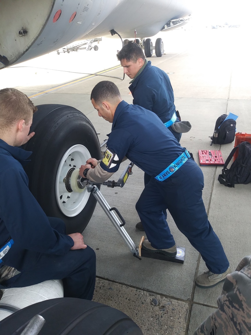 AFRL team invents cargo aircraft tire change tool
