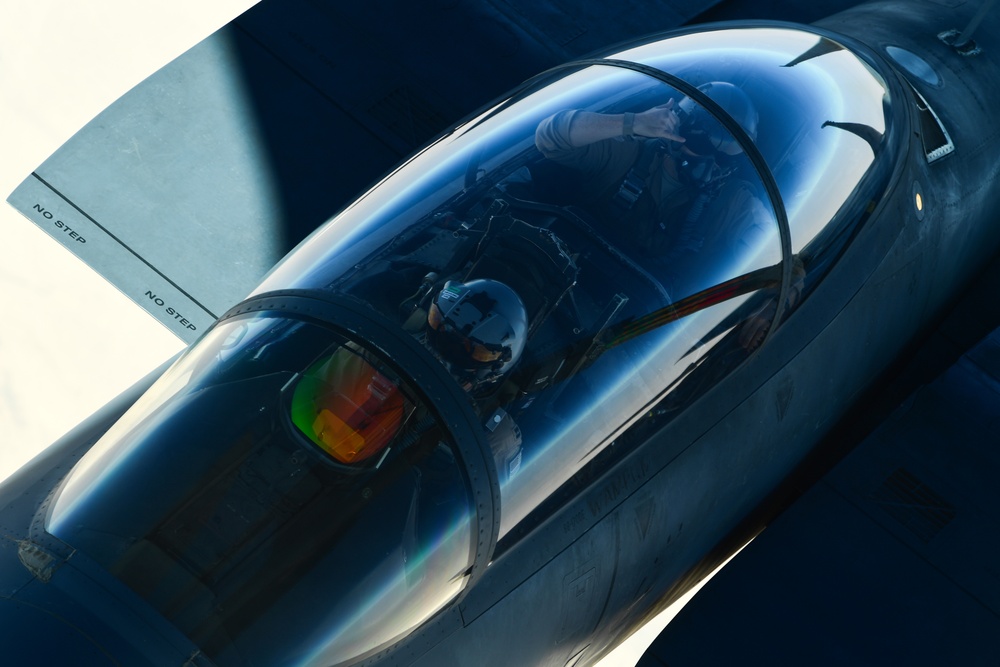 908th EARS refuels Strike Eagles