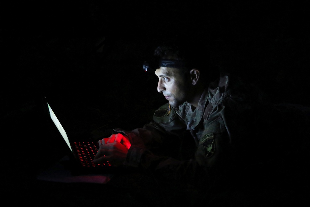 USAJFKSWCS Students Undergo Long-Range Antenna Training