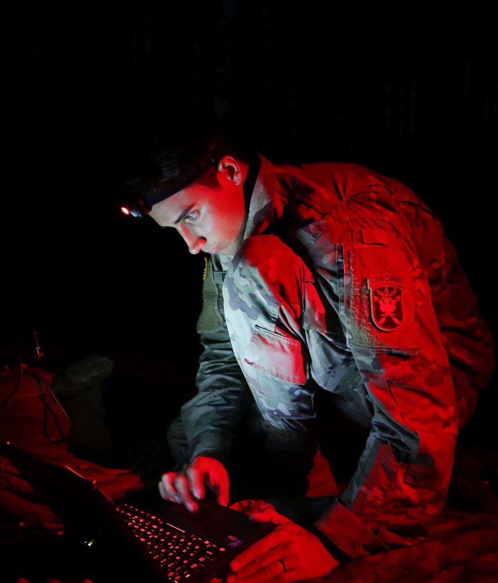 USAJFKSWCS Students Undergo Long-Range Antenna Training