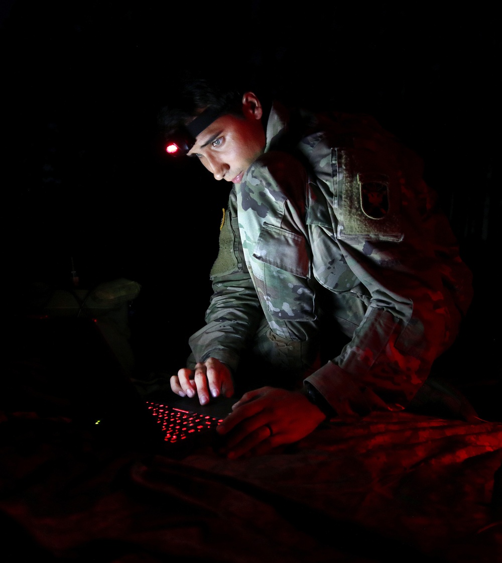 USAJFKSWCS Students Undergo Long-Range Antenna Training