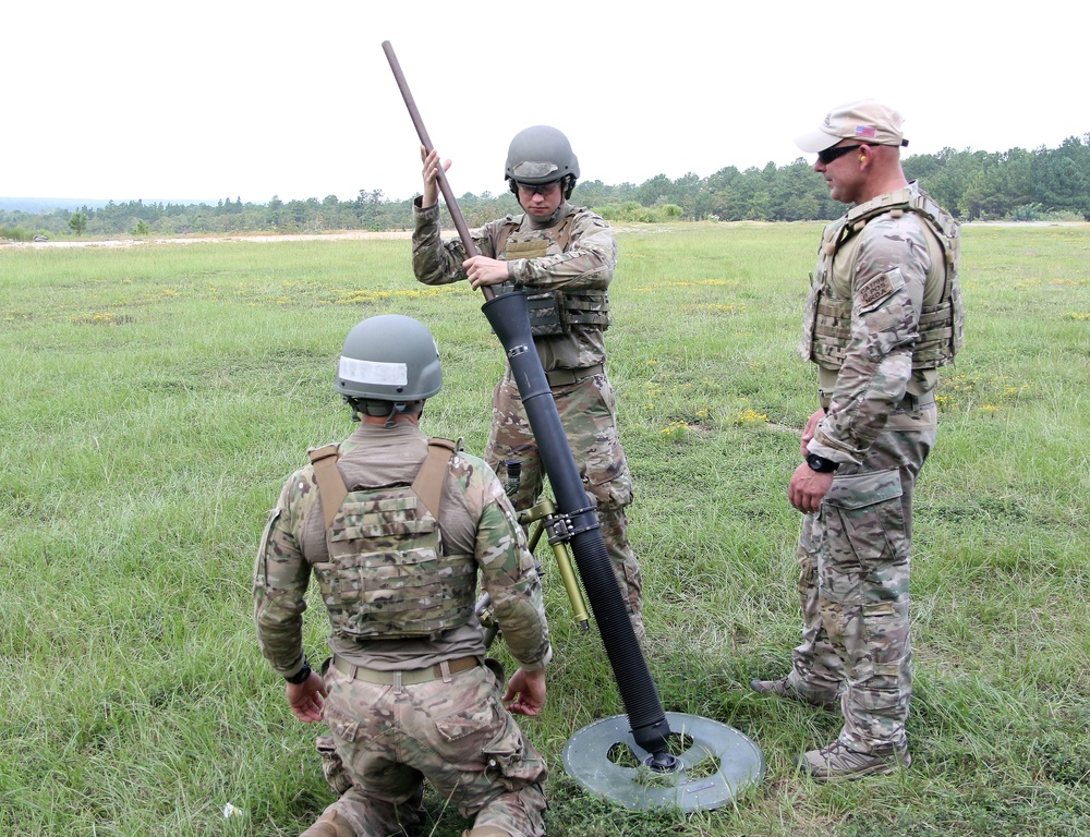 Special Forces Weapons Sergeant Candidates Fire Mortars