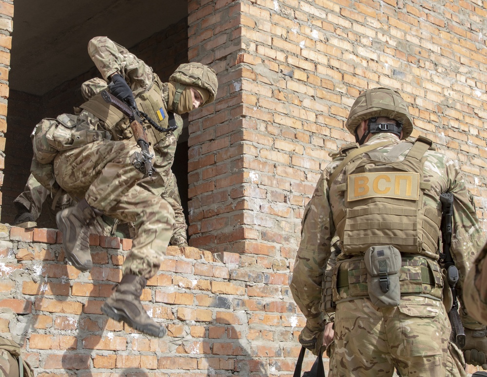 Ukrainian Special Police Forces participate in a Situational Training Exercise (STX) during Rapid Trident 2019
