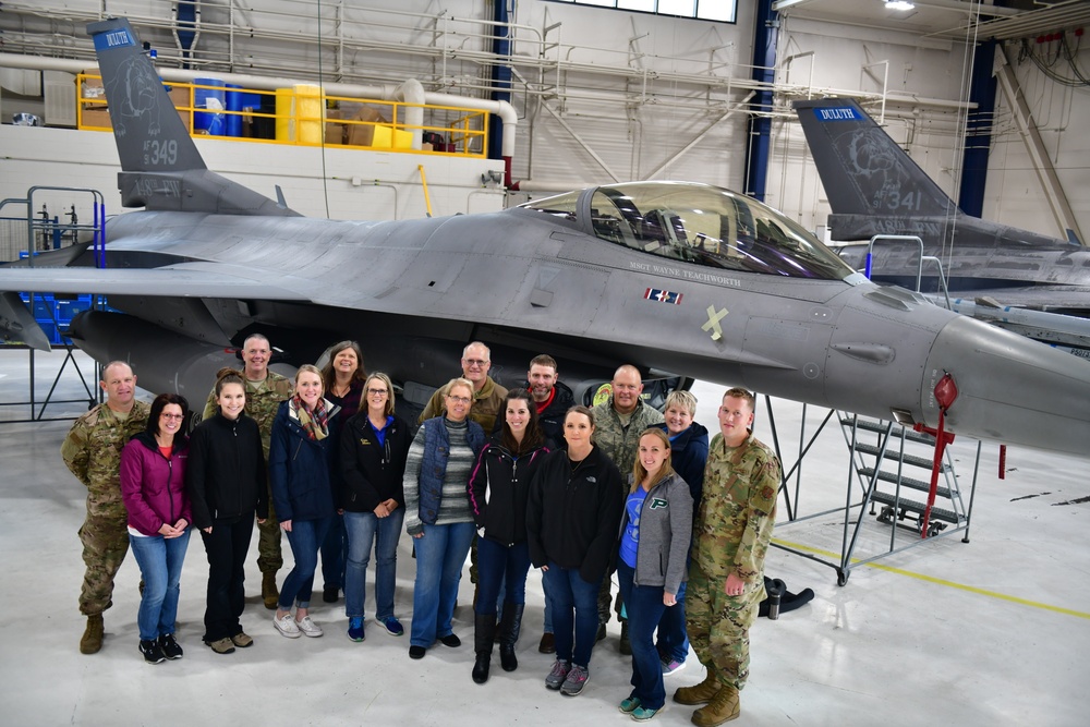 148th Fighter Wing Hosts Spouse Lift