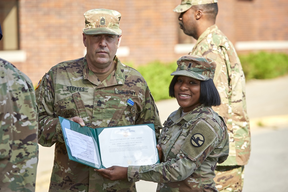 Master Sgt. Louis Steffes receives Army Achievement Medal