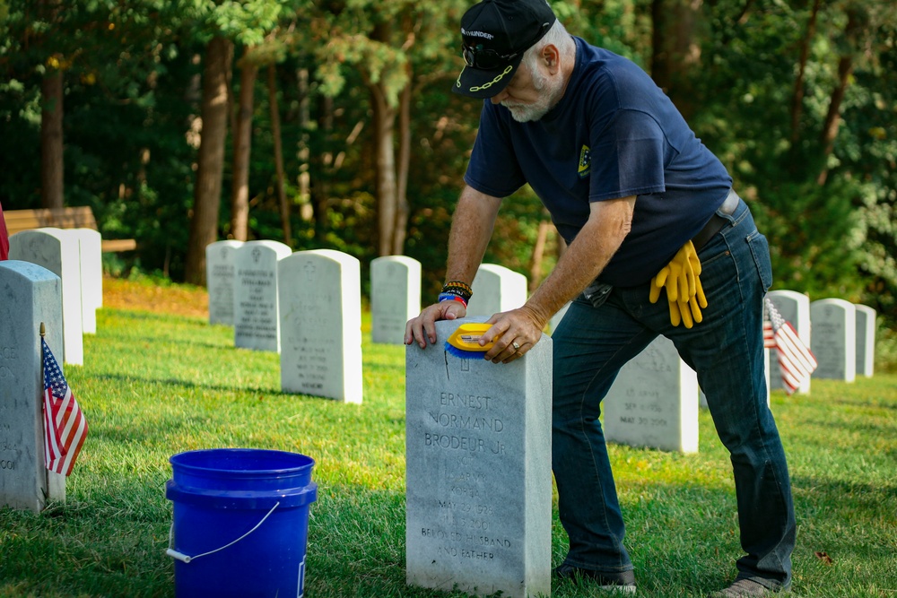 Volunteers Honor the Fallen - Quantico National Cemeery Patriot Day