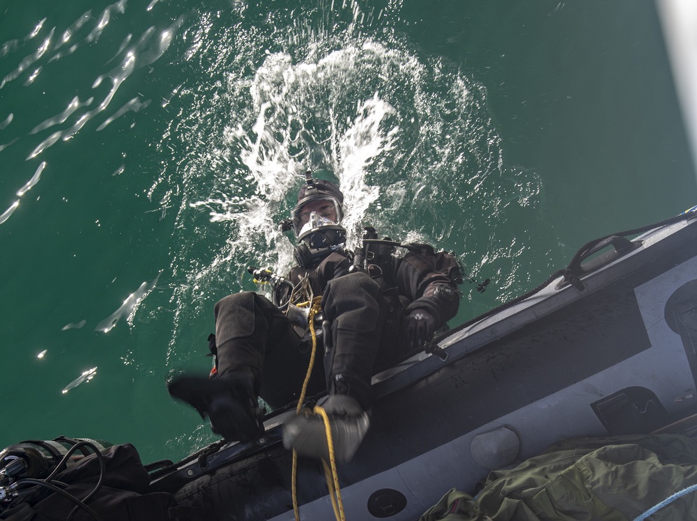 EODMU 8 conducts maritime IED training during Northern Challenge 2019
