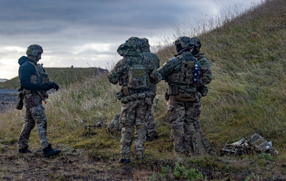 DVIDS - Images - EODMU 8 conducts land-based IED training during ...