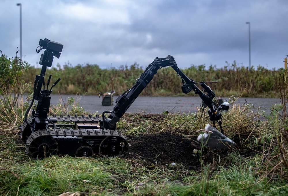 EODMU 8 conducts land-based IED training during Northern Challenge 2019