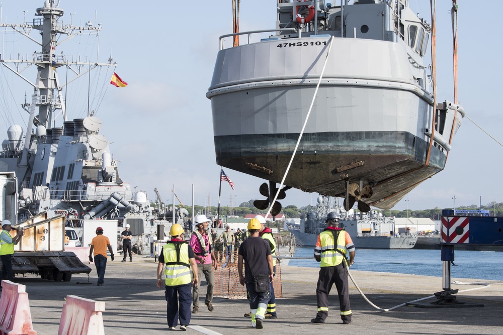 NAVSTA Rota Lifts Pilot Boat Out of Water