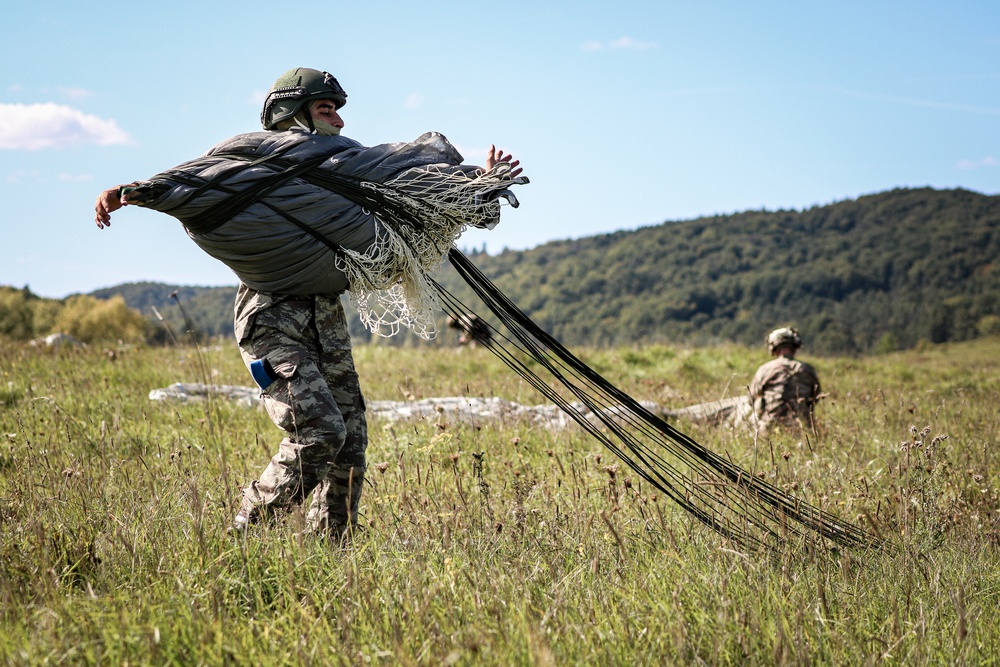 Saber Junction 2019: 173rd Infantry Airborne Brigade Conducts Joint Forcible Entry Training