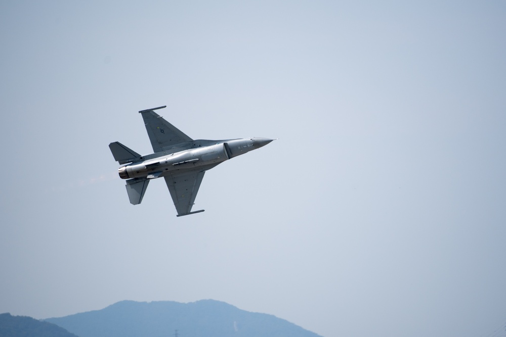 PACAF VIper Demo Team practices before Osan Air Power Day