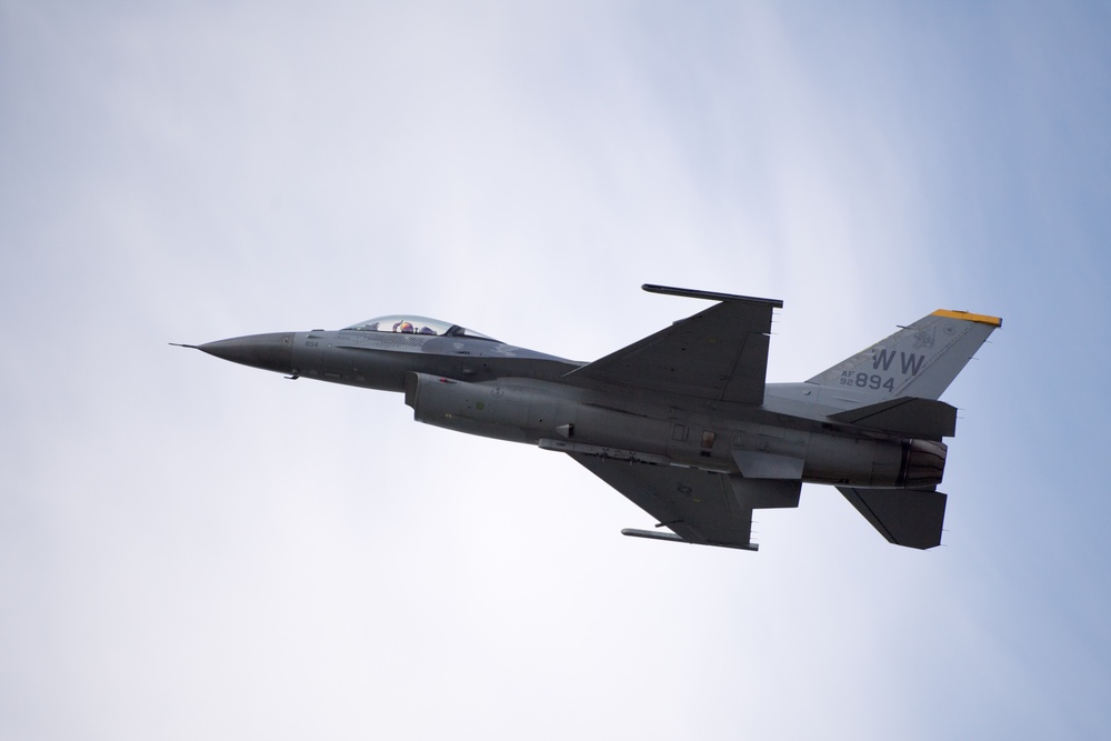 PACAF VIper Demo Team practices before Osan Air Power Day