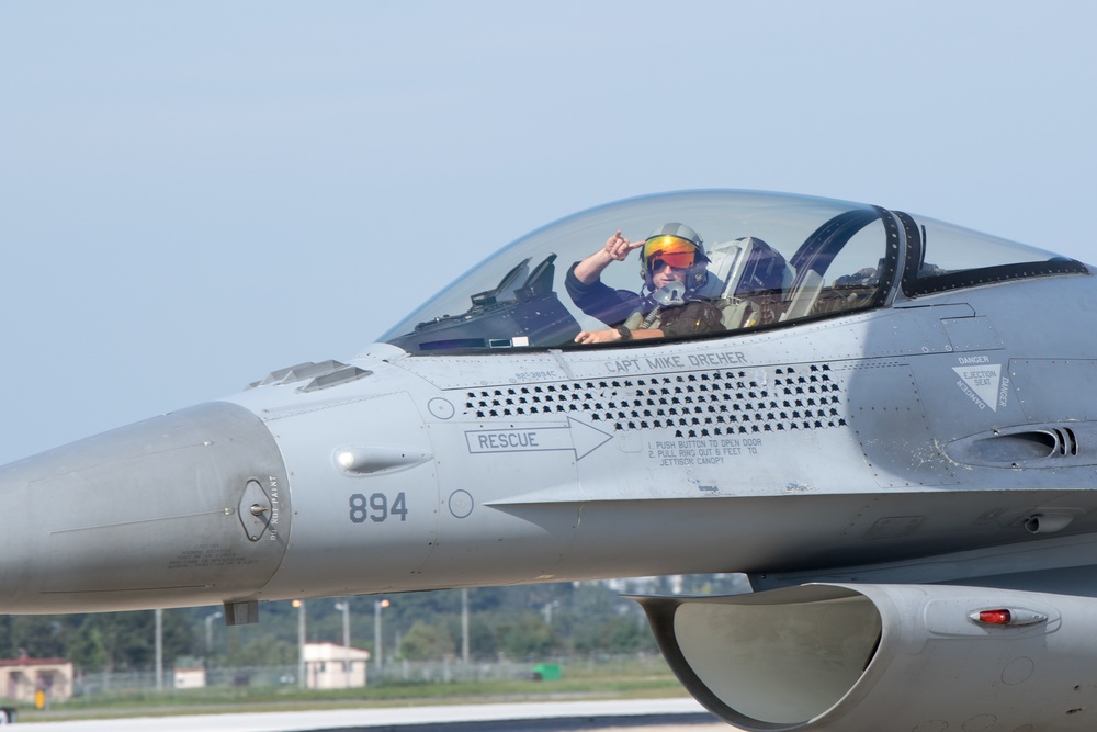 PACAF VIper Demo Team practices before Osan Air Power Day