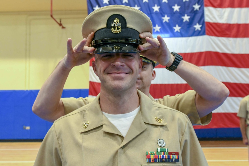 DVIDS - Images - New U.S. Navy Chiefs Pinned in Bahrain [Image 8 of 9]