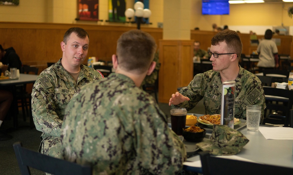 TSC Staff Mentors Students During Lunch Event