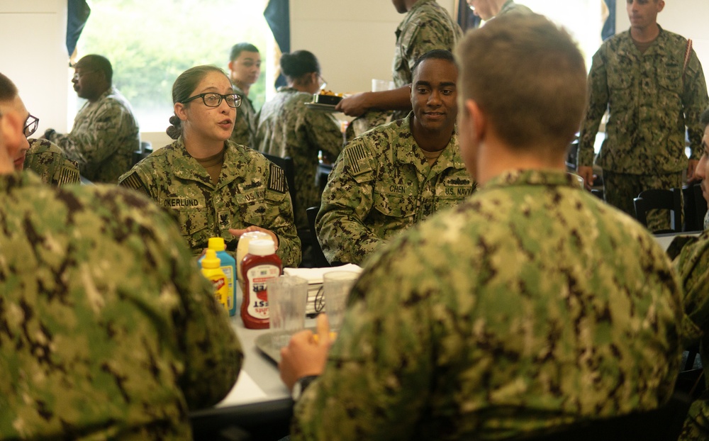 TSC Staff Mentor Students During Lunch Event