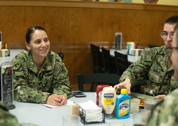 TSC Staff Mentor Students During Lunch Event