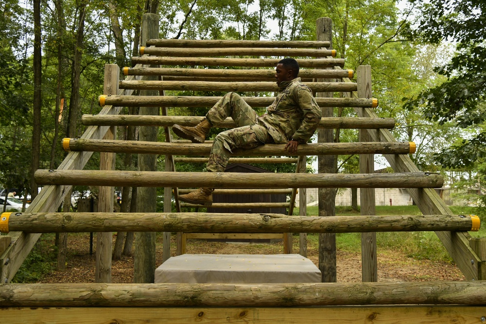 Michigan Soldier tackles The Weaver Obstacle