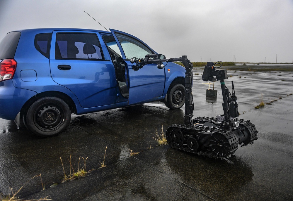 EODMU 8 conducts vehicle-borne IED training during Northern Challenge 2019