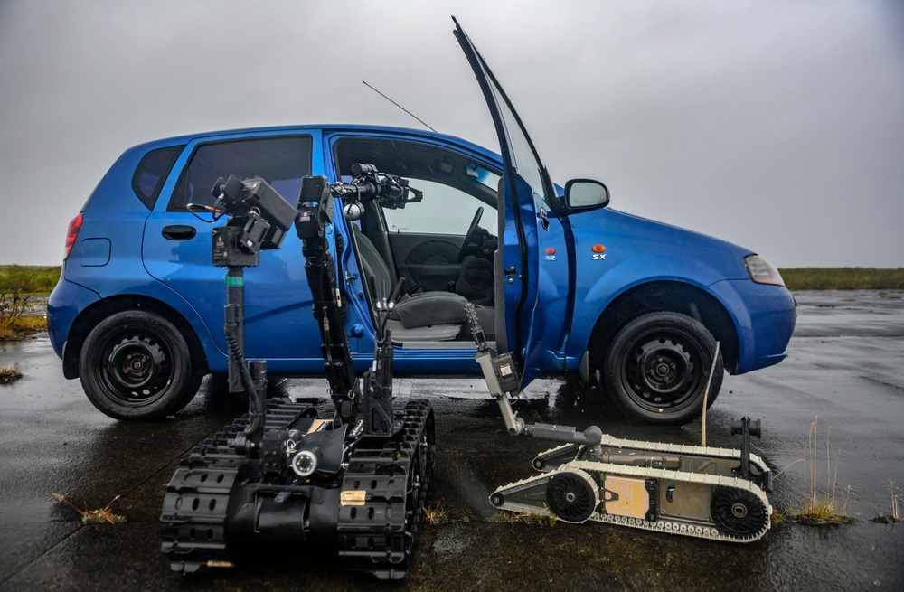 EODMU 8 conducts vehicle-borne IED training during Northern Challenge 2019