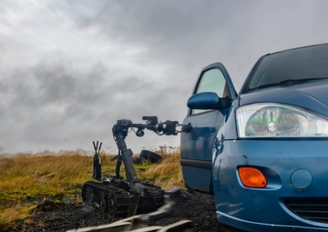 EODMU 8 conducts vehicle-borne IED training during Northern Challenge 2019