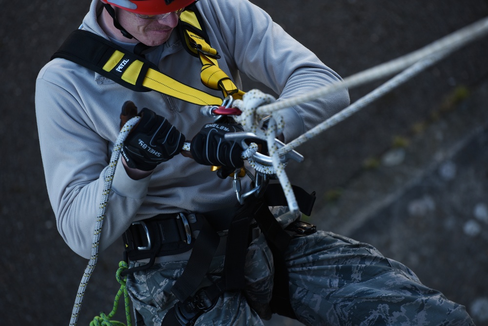 48th CES Participates in Search and Rescue Training