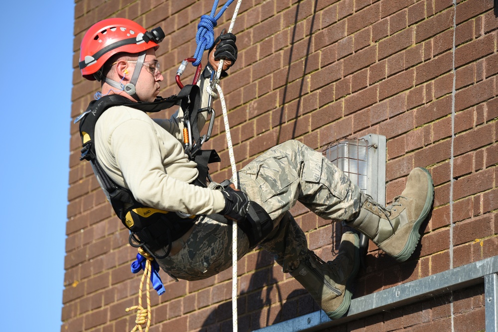 48th CES Participates in Search and Rescue Training