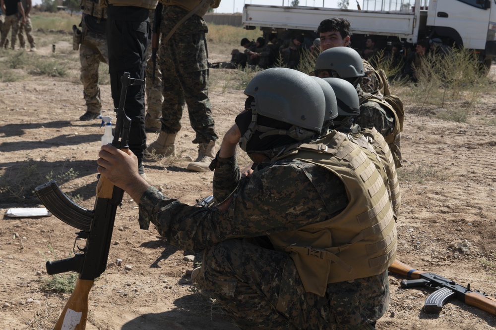 Coalition forces train partner force commandos in Syria