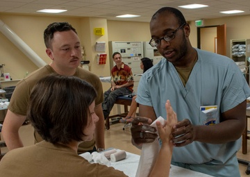 IDC Students Participate in Splint Training