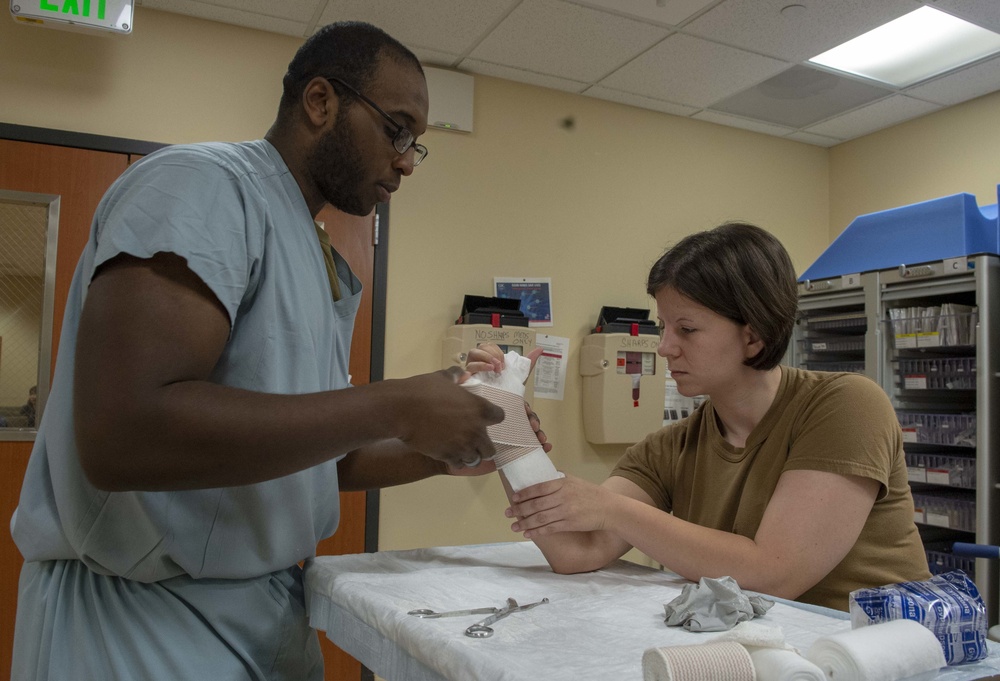 IDC Students Participate in Splint Training