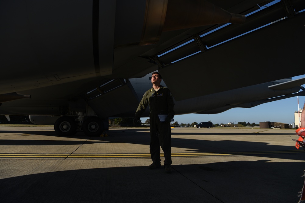 KC-135 refuels Royal Norwegian Air Force F-16s