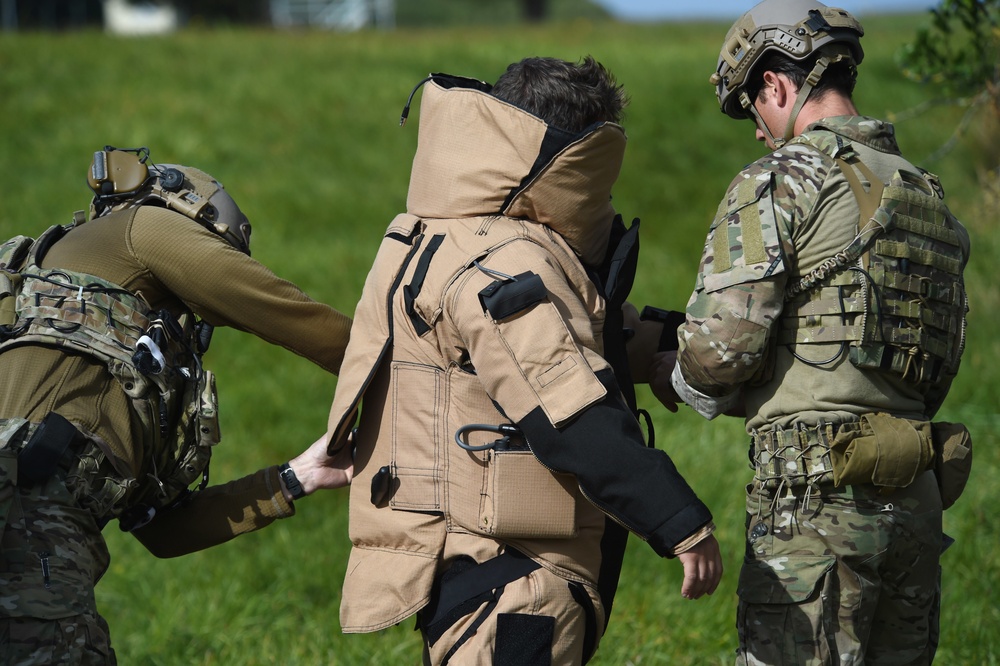 EODMU 8 Sailors Participate in Exercise Northern Coasts 2019