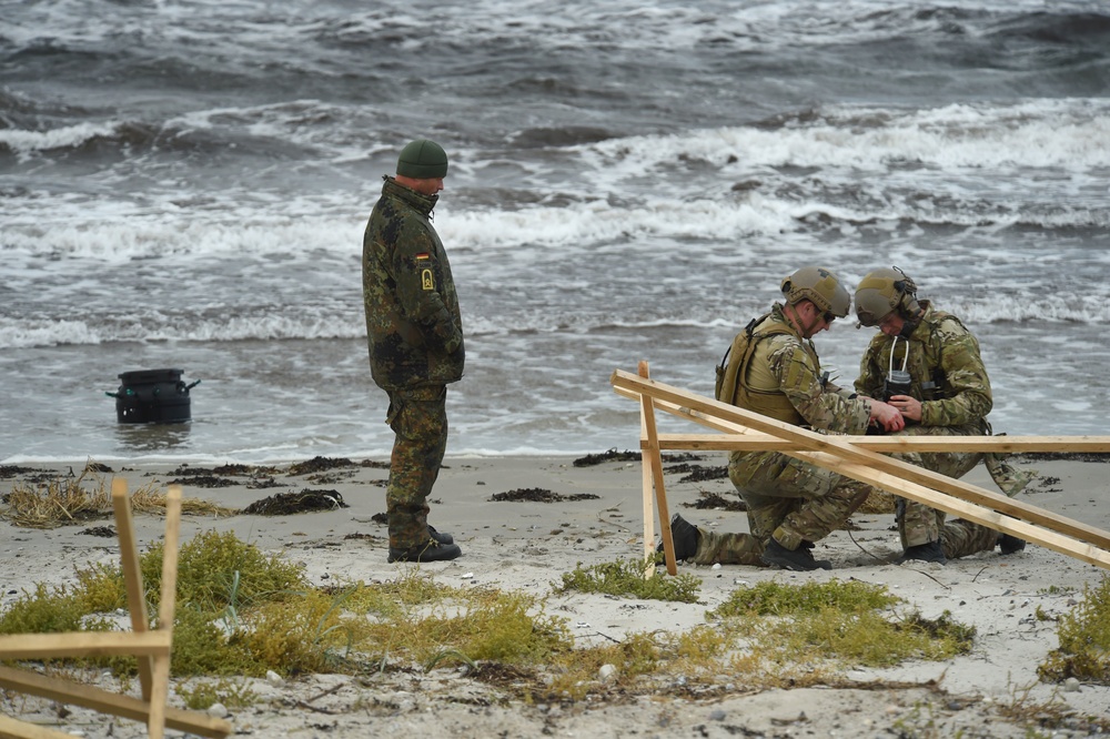 EODMU 8 Sailors Participate in Exercise Northern Coasts 2019